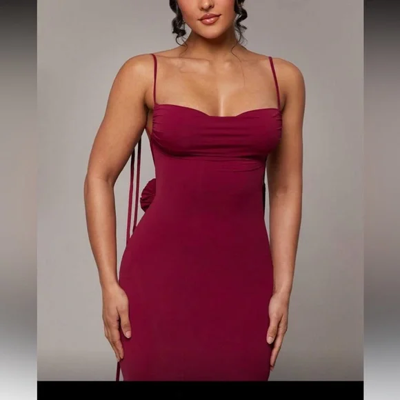 Elegant Burgundy Evening Gown - Picture 2 of 5